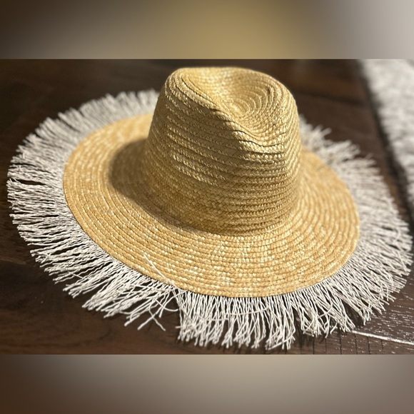 ?KENSIE??NWT?Straw Hat with White Fringe main image 5